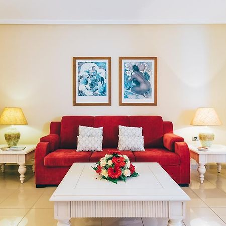 Grand Muthu Golf Plaza Hotel & Spa San Miguel de Abona Buitenkant foto A living room