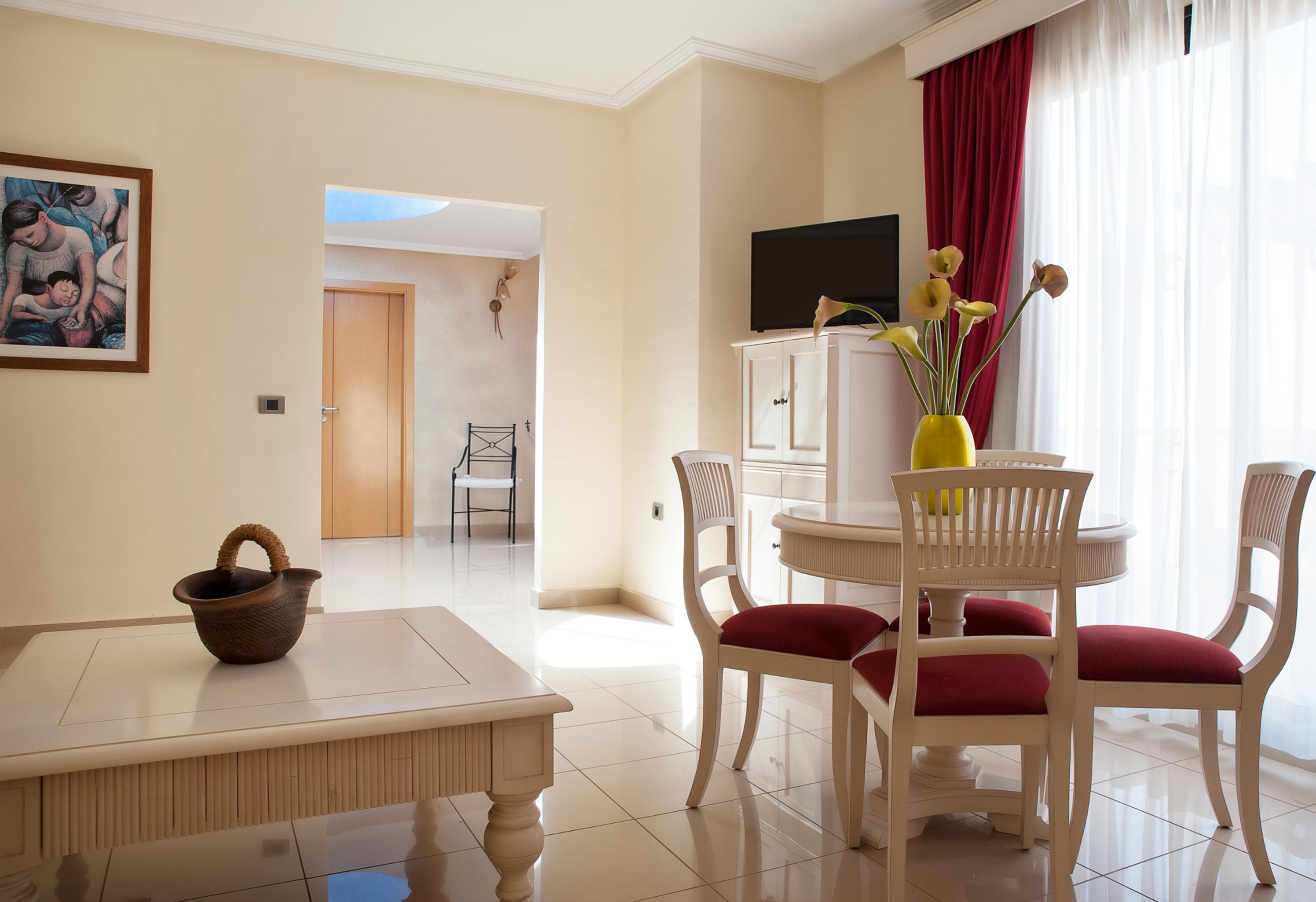 Grand Muthu Golf Plaza Hotel & Spa San Miguel de Abona Buitenkant foto A typical hotel room