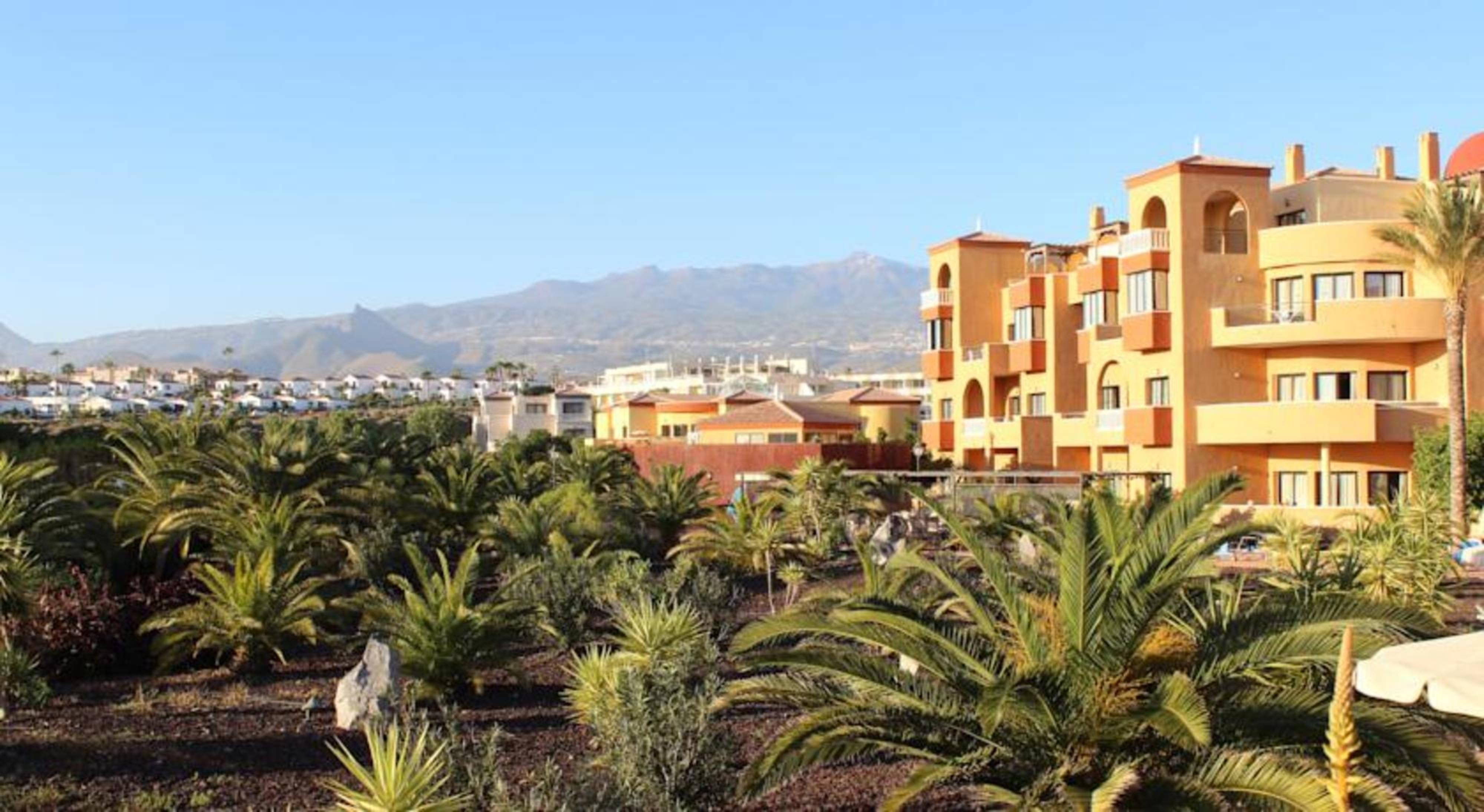 Grand Muthu Golf Plaza Hotel & Spa San Miguel de Abona Buitenkant foto View of the town