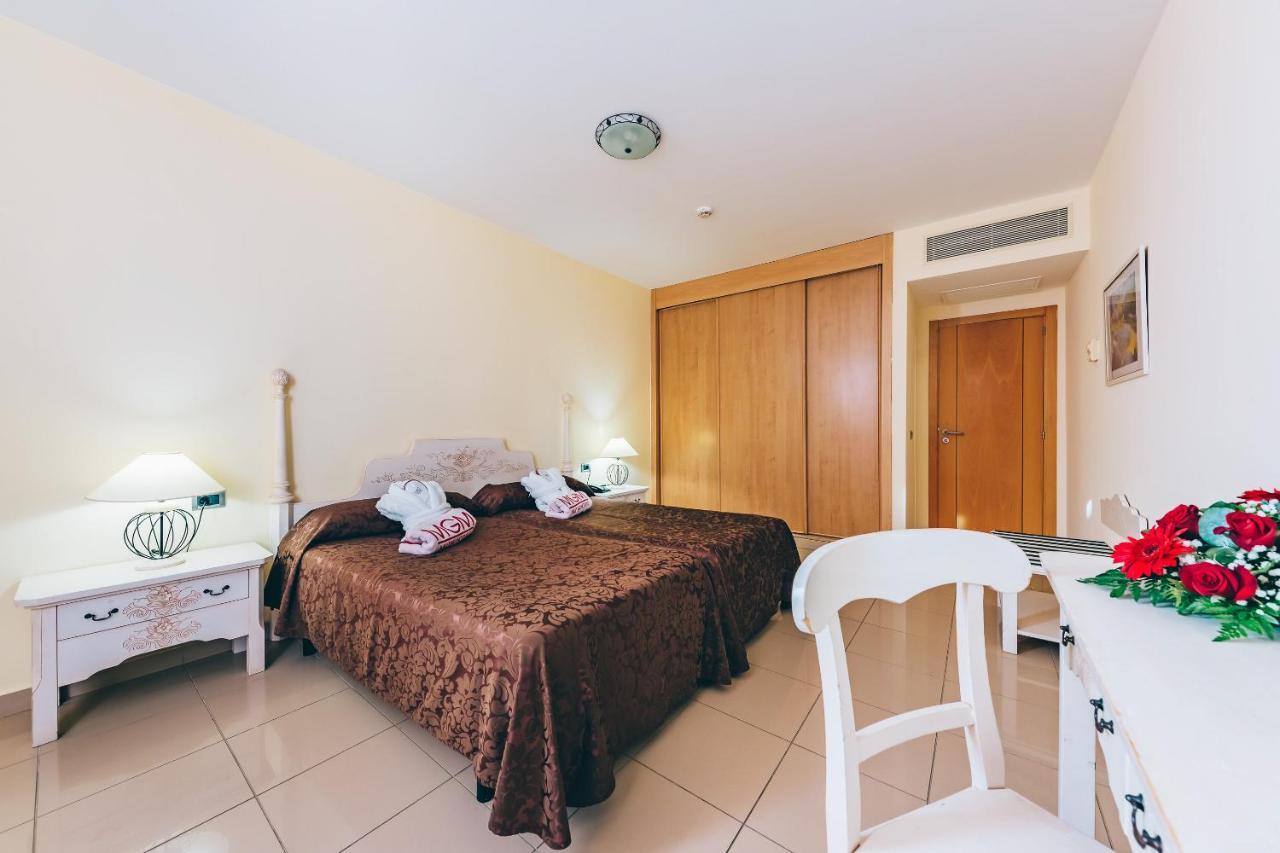 Grand Muthu Golf Plaza Hotel & Spa San Miguel de Abona Buitenkant foto A bedroom in a hotel