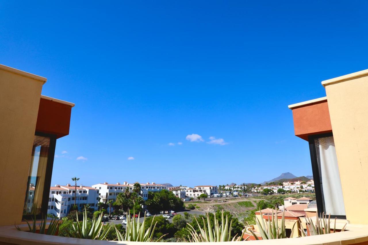 Grand Muthu Golf Plaza Hotel & Spa San Miguel de Abona Buitenkant foto View of the town of Arona