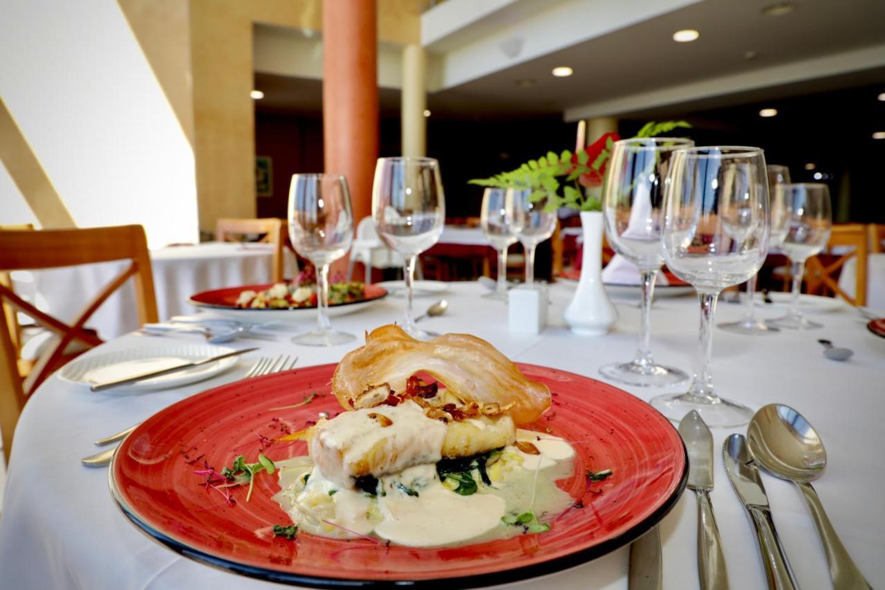 Grand Muthu Golf Plaza Hotel & Spa San Miguel de Abona Buitenkant foto A restaurant in the resort